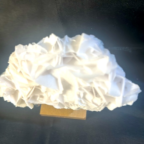 Rare Snowy White Rose Calcite UV Reactive great conversational piece - Picture 2 of 6